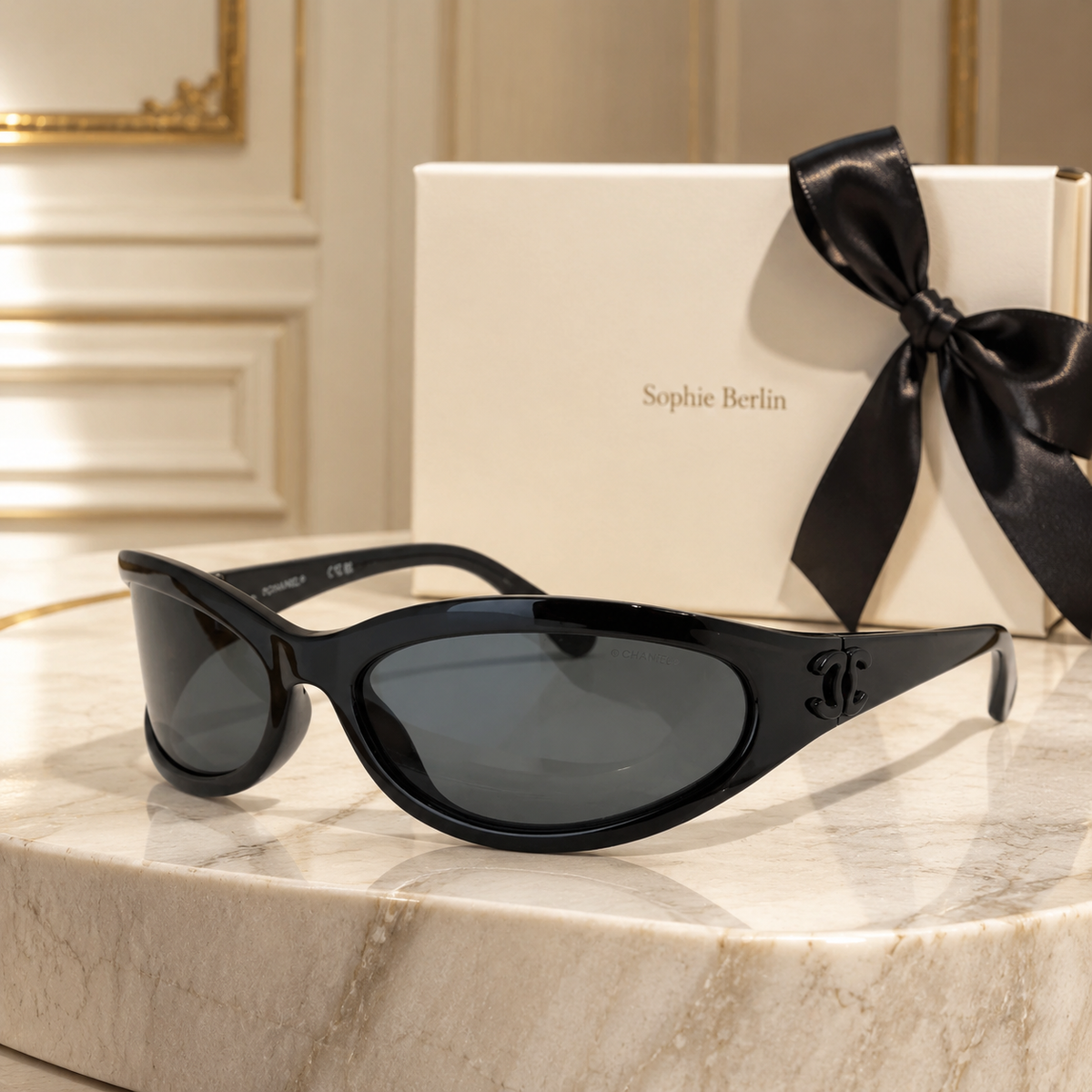 Schmale Retro-Sonnenbrille in Schwarz – Sophie Berlin Prestige