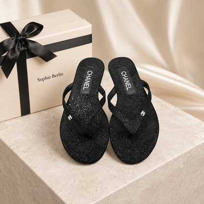 Glitzer-Zehentrenner mit Strass – Flache Sandalen – Luxus-Profilansicht