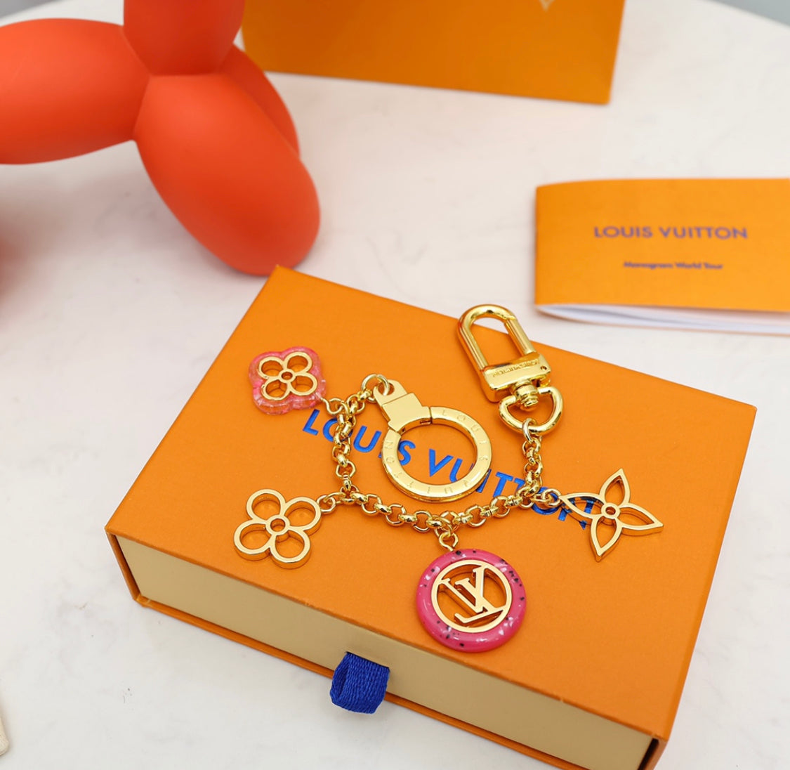 Eleganter Mini-Taschenanhänger mit goldfarbenem Clip – Originalansicht 1