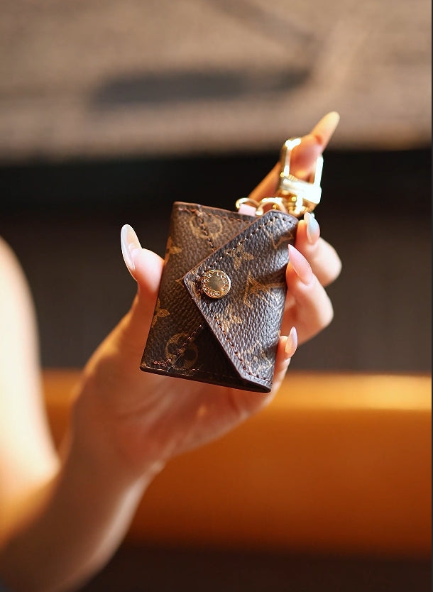 Mini-Handytaschen-Anhänger mit Tragegriff – Originalansicht 5
