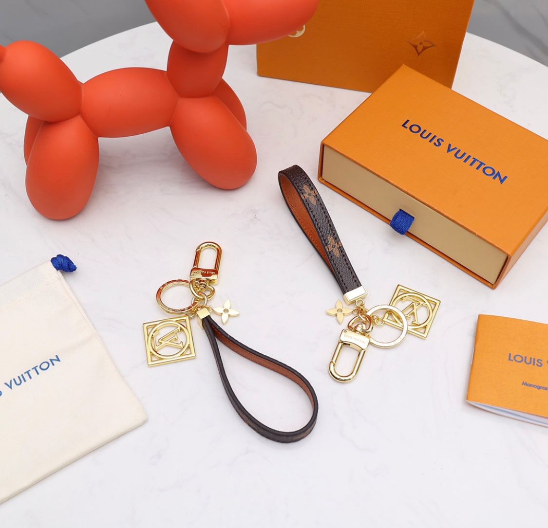 Schwarzer Monogrammriemen mit silberfarbenem Clip – Originalansicht 1