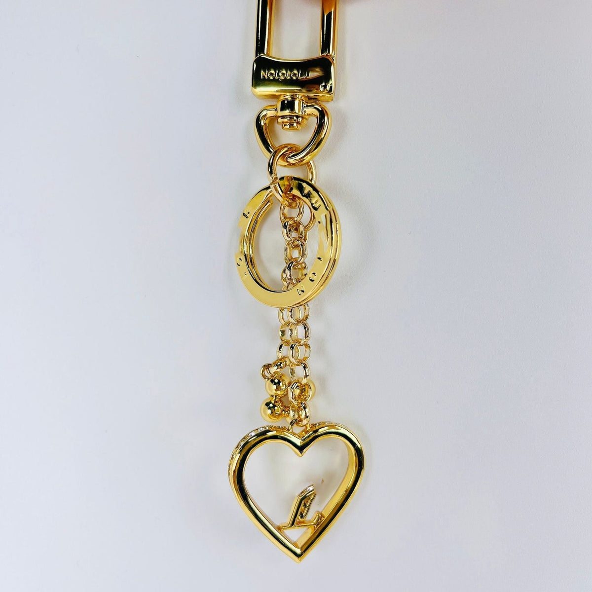Designer-Mini-Taschenanhänger mit Metallcharms – Originalansicht 3