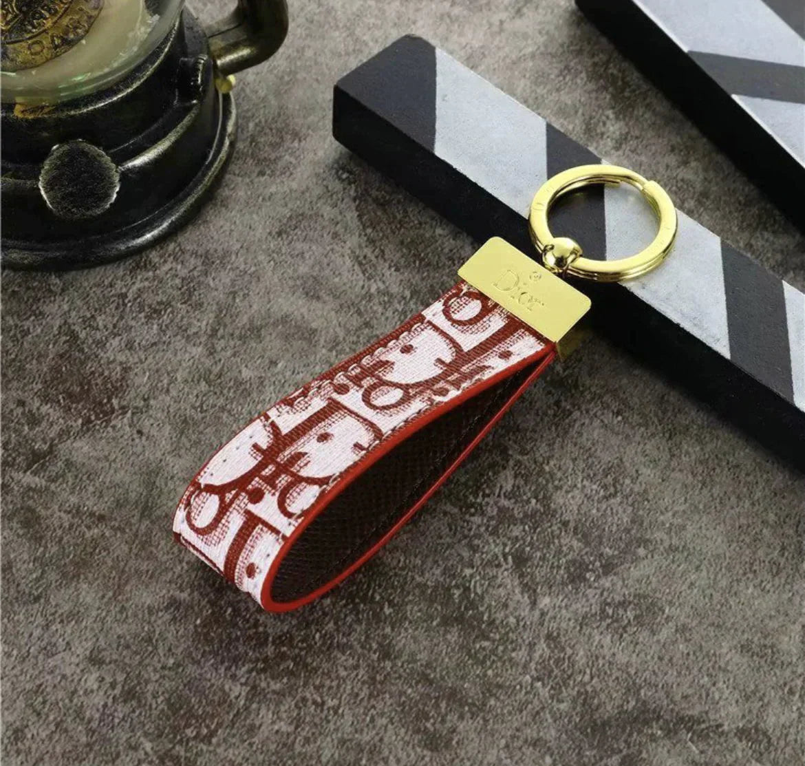 Farbiger Riemen-Schlüsselanhänger mit Metallclip – Originalansicht 2