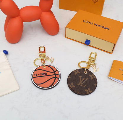 Figuren-Schlüsselanhänger mit Monogramm-Outfit – Originalansicht 3
