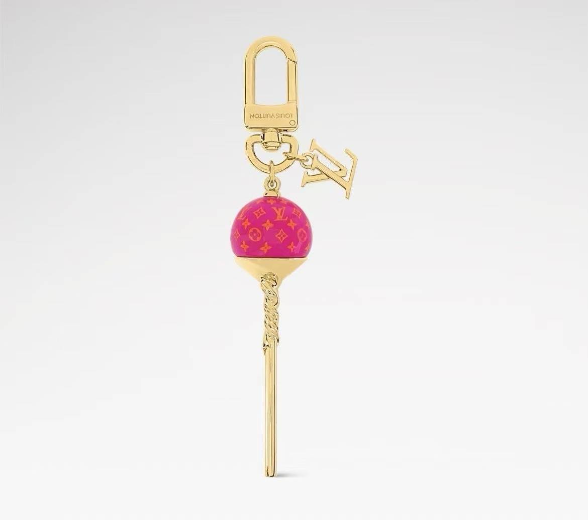 Lollipop-Schlüsselanhänger mit Monogramm-Details – Originalansicht 1