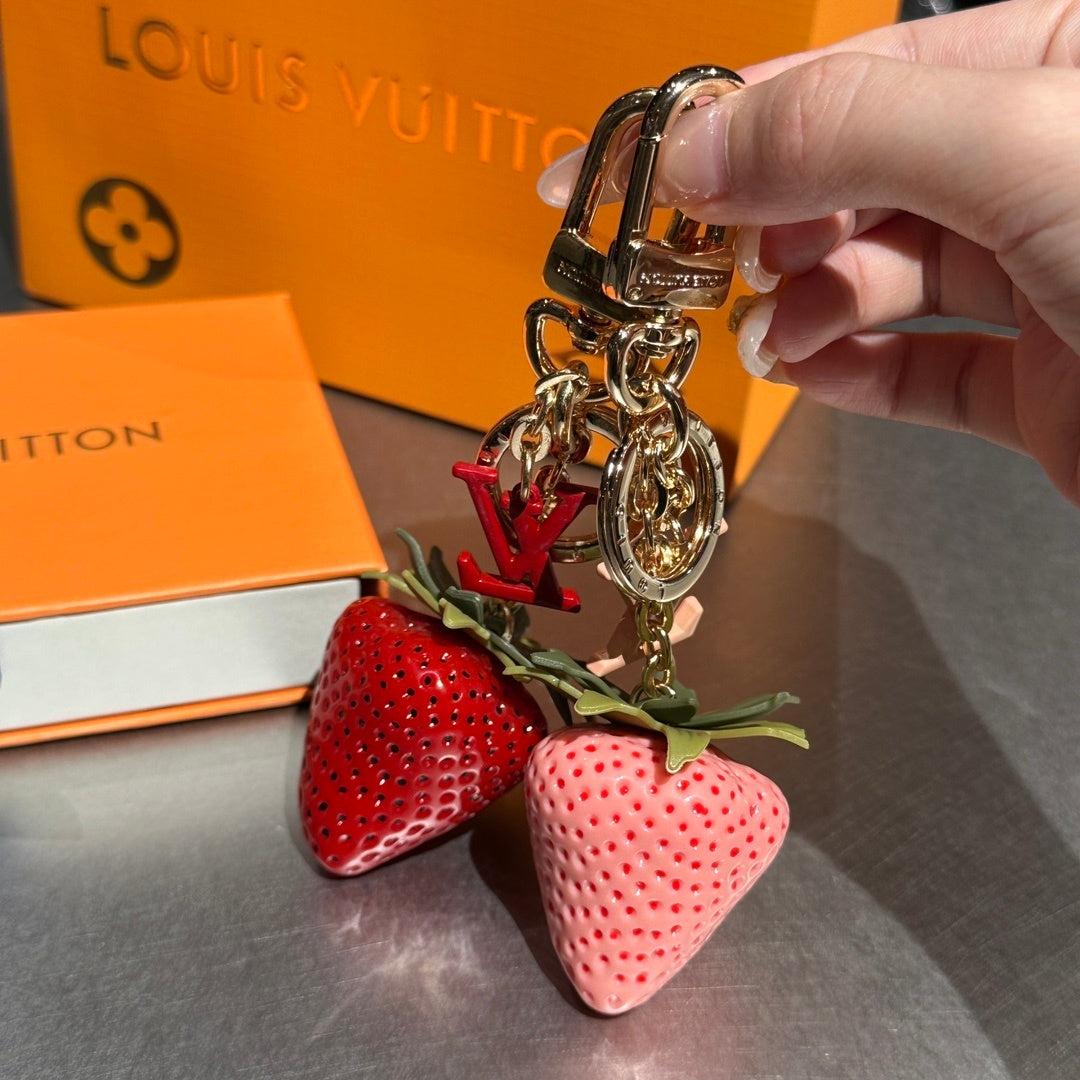 Lollipop-Schlüsselanhänger mit Monogramm-Details – Originalansicht 9