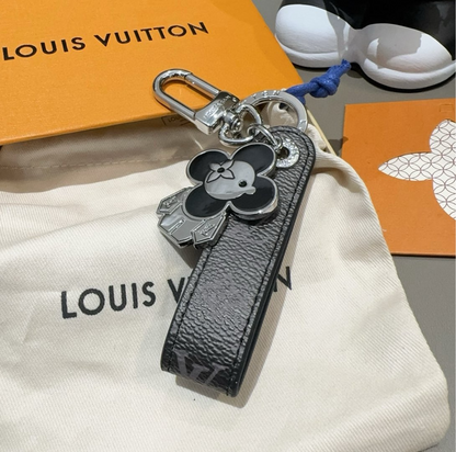 Floraler Monogramm-Handgelenkriemen für Schlüssel – Originalansicht 3