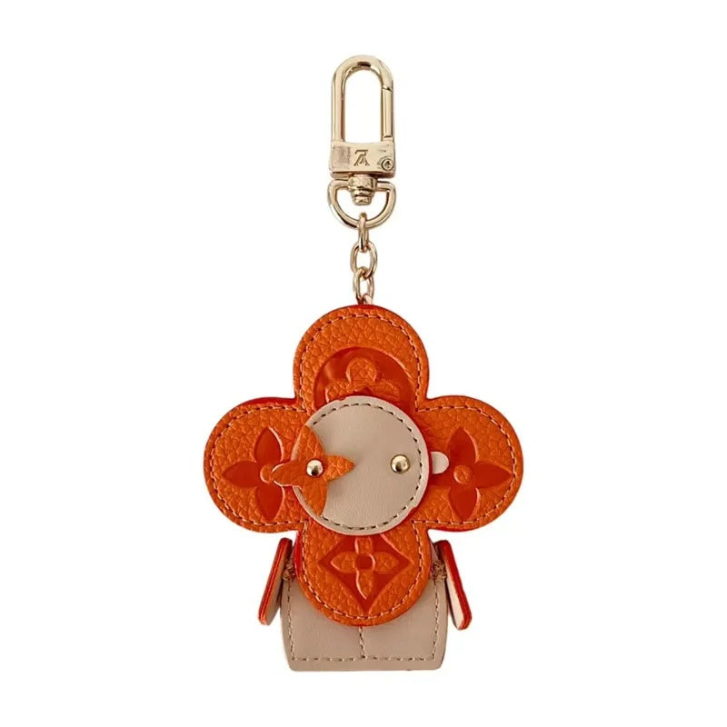 Blumenförmiger Taschenanhänger mit Drehdetail – Originalansicht 1