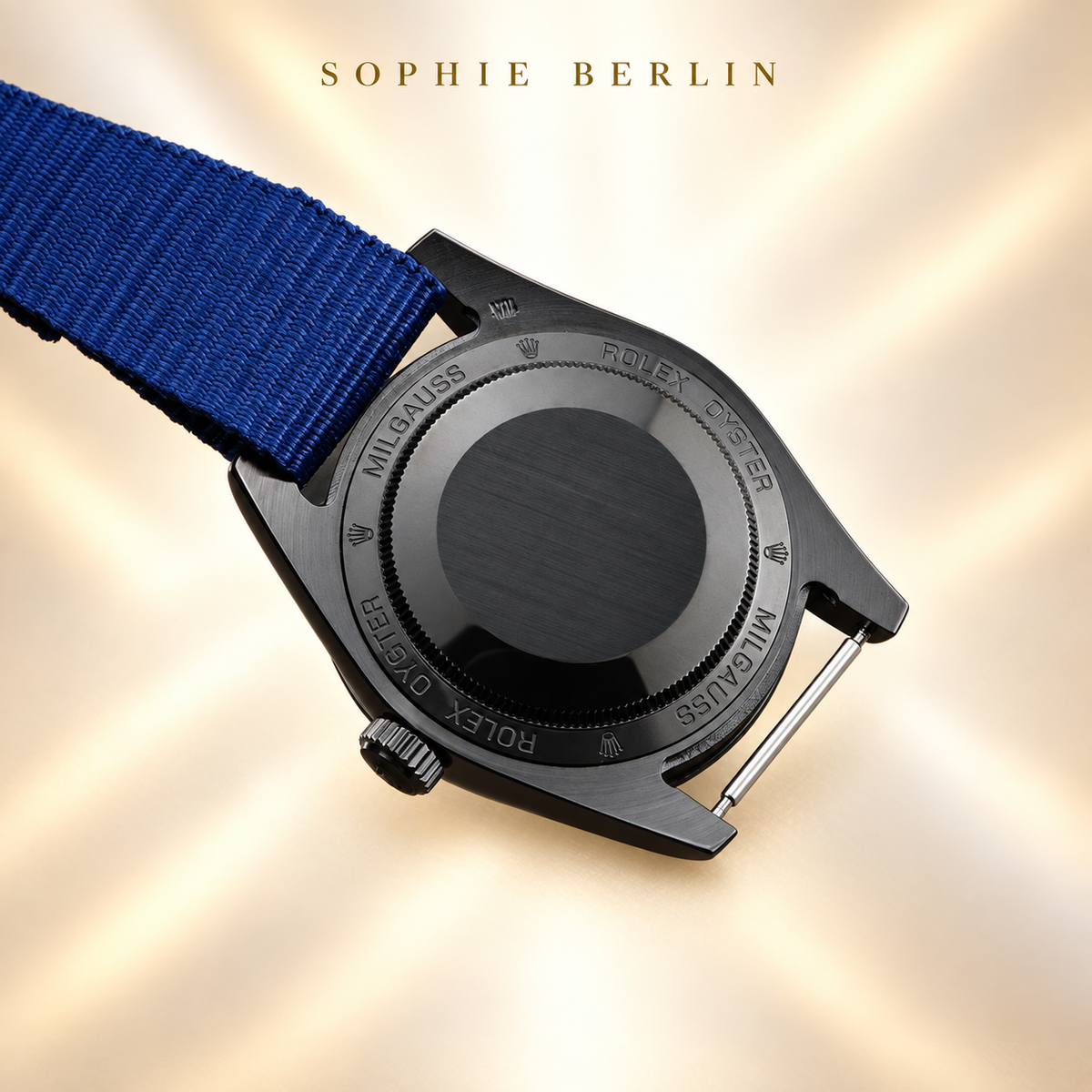 Volta Sportuhr – Dunkelblau mit Textilband | 40 mm – Rückansicht mit Gehäuseboden und Banddetails