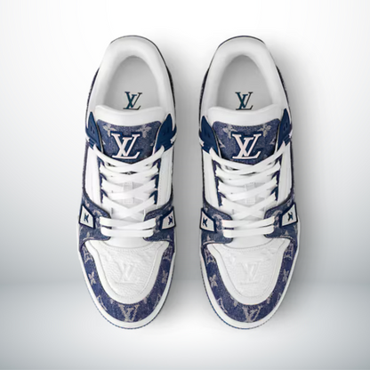 TRAINER MONOGRAM DENIM Weiß Blau – Produktfoto 2