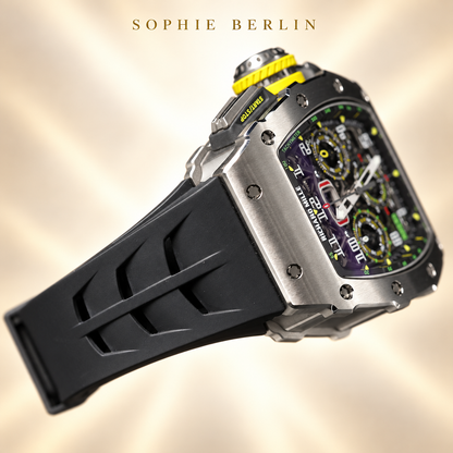 Veloce Sportuhr – Zweite Seitenansicht mit Armband und Bedienelementen – Sophie Berlin