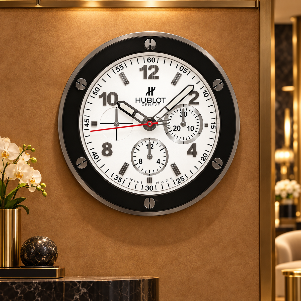 Wanduhr an einer luxuriösen Wand