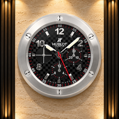 Wanduhr an einer luxuriösen Wand
