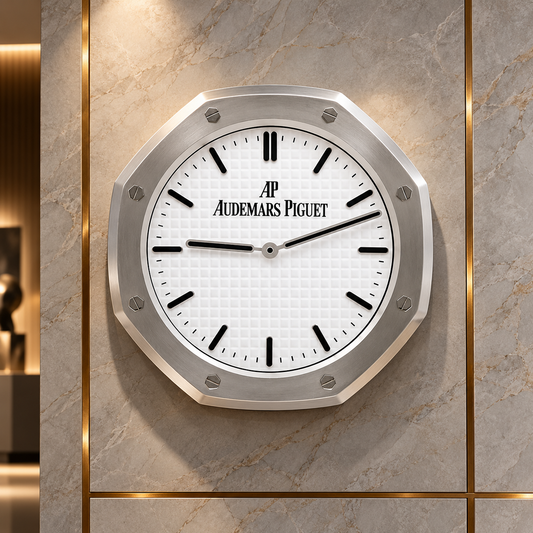 Wanduhr an einer luxuriösen Wand