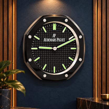 Wanduhr an einer luxuriösen Wand
