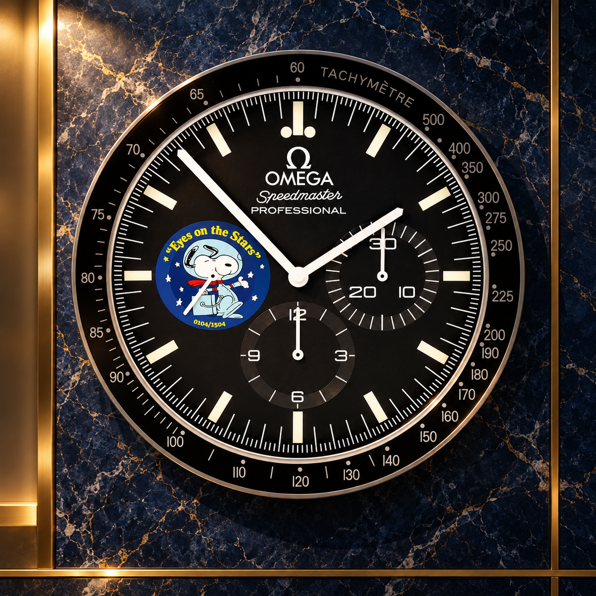 Wanduhr an einer luxuriösen Wand