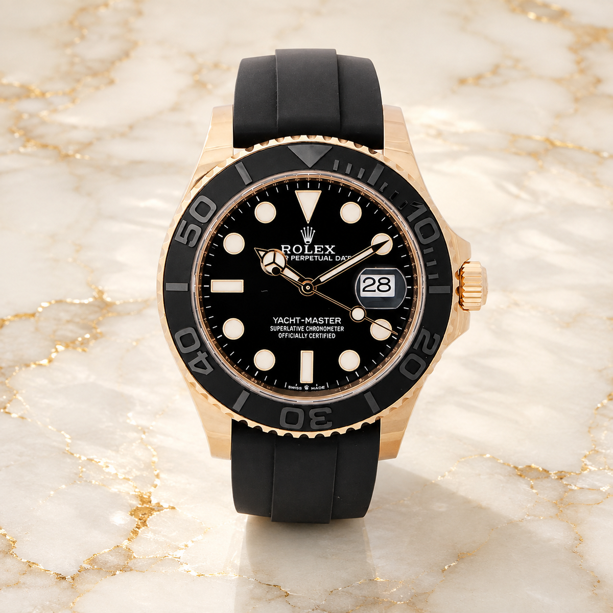Yacht-Master 42 Gold Black Oysterflex – luxuriöse Produktaufnahme